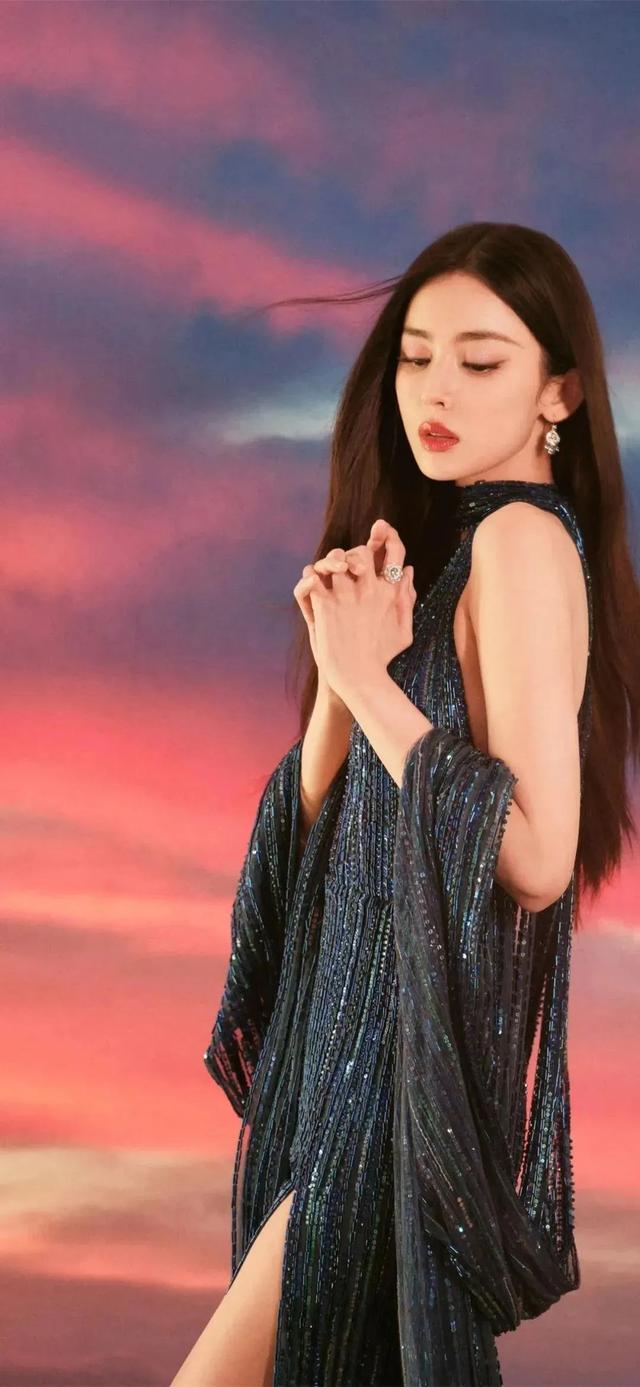 国产日韩亚洲欧美主播精品,两根粗大在她腿间进进出出h,免费国产怡红院在线观看